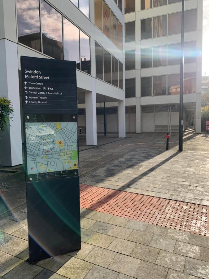Luxury Panoramic Balcony Swindon Central Luaran gambar