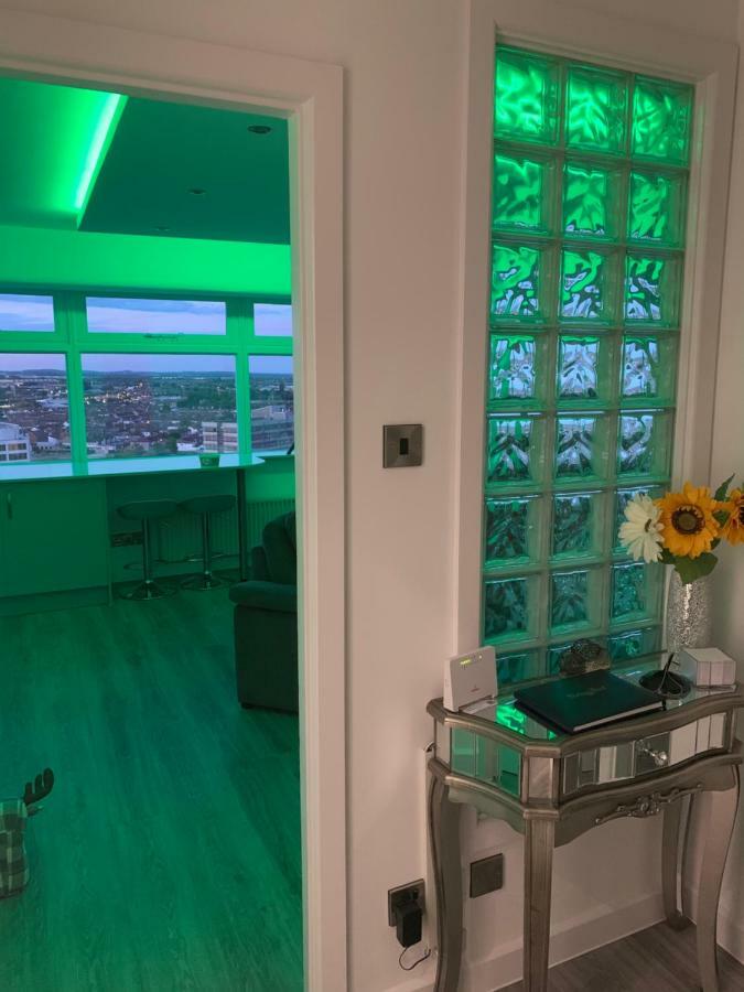 Luxury Panoramic Balcony Swindon Central Luaran gambar