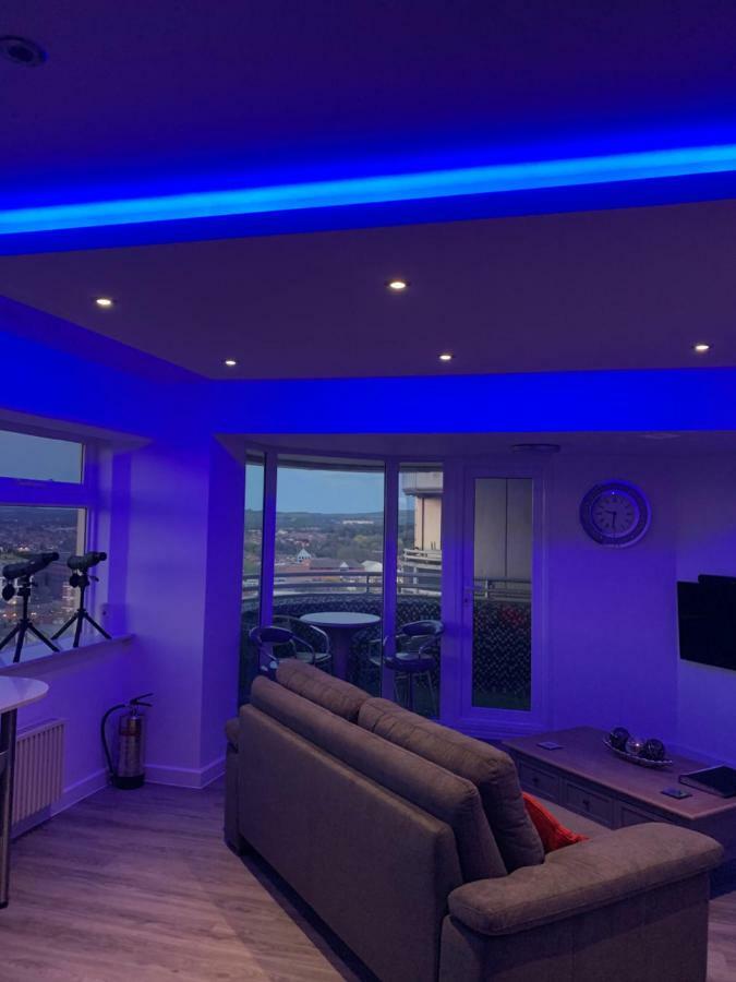 Luxury Panoramic Balcony Swindon Central Luaran gambar