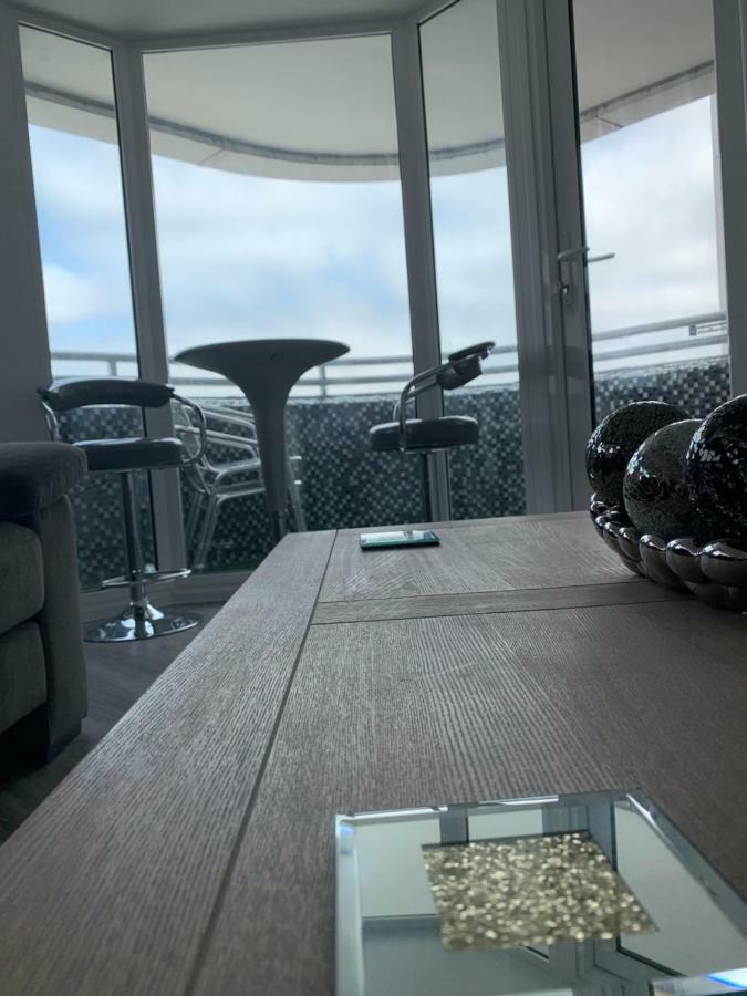 Luxury Panoramic Balcony Swindon Central Luaran gambar